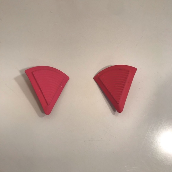 Vintage Earrings, 1960s - 1980s, Hot Pink Metal - Picture 7 of 9